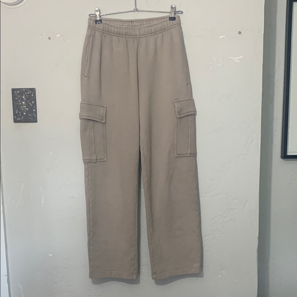 Aritzia TNA Straight Leg Cargo Mega Fleece Pants